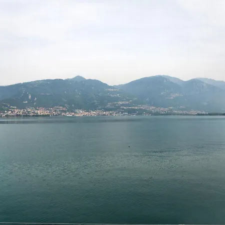 Lakefront Residenza Il Gallo In Riva Al Holiday home Pisogne