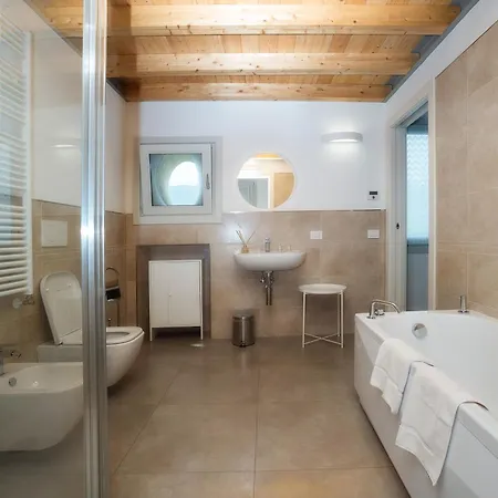 Lakefront Residenza Il Gallo In Riva Al Holiday home Pisogne