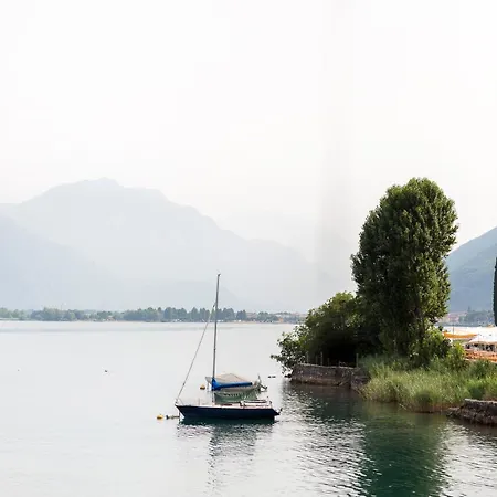 Lakefront Residenza Il Gallo In Riva Al