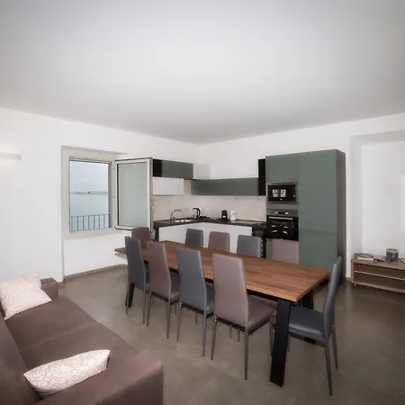 Holiday home Lakefront Residenza Il Gallo In Riva Al