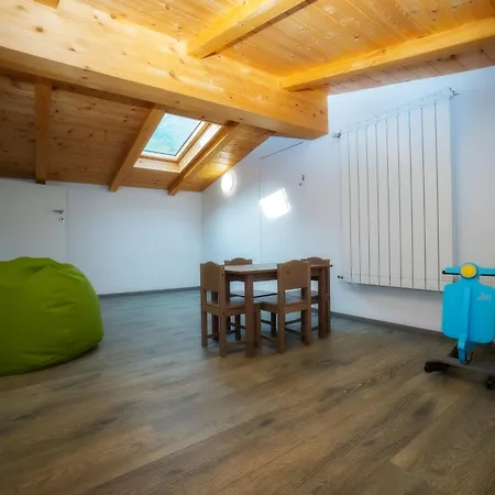 Дом отдыха Front House With View And Garage *