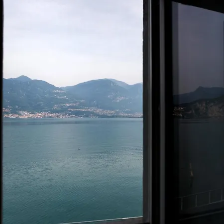 Lakefront Residenza Il Gallo In Riva Al Holiday home Pisogne