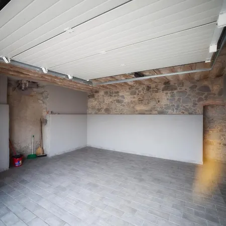 Front House With View And Garage Дом отдыха *